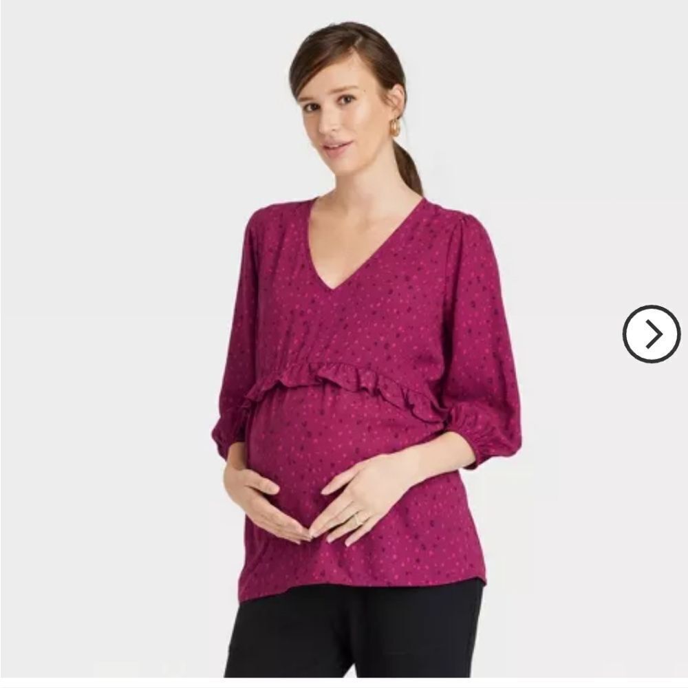 NWT Ingrid +Isabel Women  Maternity 3/4 Sleeve, Ruffle,V Neck  BerryTop.  Size M